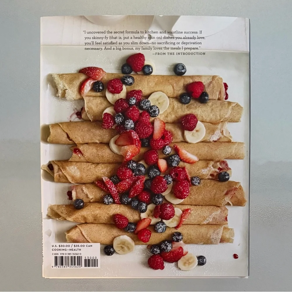 The Skinnytaste Cookbook: Light on Calories, Big on Flavor by Gina Homolka